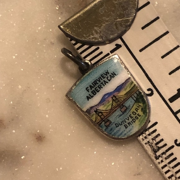 VTG Sterling Silver Fairview Travel Sheild Miniature Charm Bracelet Charm 15mm - Picture 3 of 3